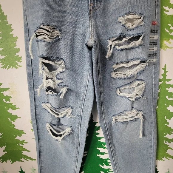 Levi's 24x29 Distressed High Waisted Mom Tapered Jeans - Picture 2 of 10